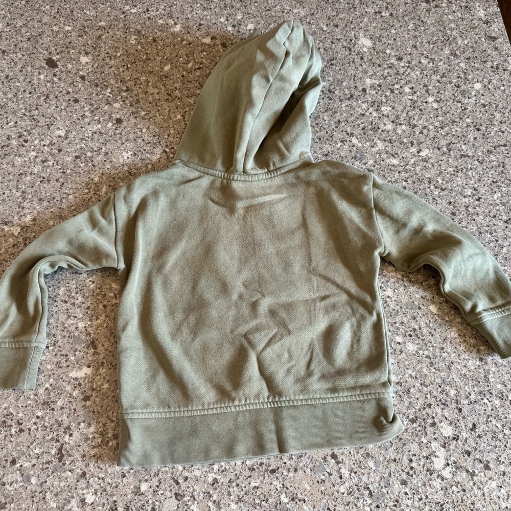 Gap l 2-Piece Set l Hoodie & Joggers l Size: 4(Pants) 5 (Hoodie) - Picture 3 of 9